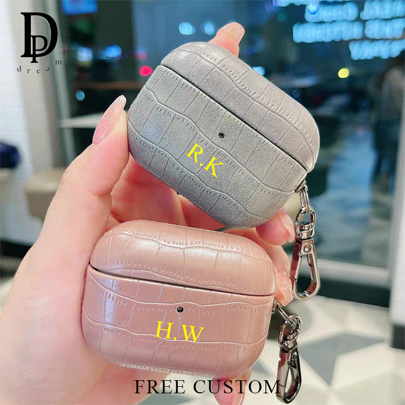 Monogram Keychain Leather - Custom ชื่อหนังจระเข้ Eaphone กรณีหรูหราส่วนบุคคลกระเป๋าหูฟังพร้อมพวงกุญแจแกะสลักชื่อย่อ Protactive กระเป๋า
