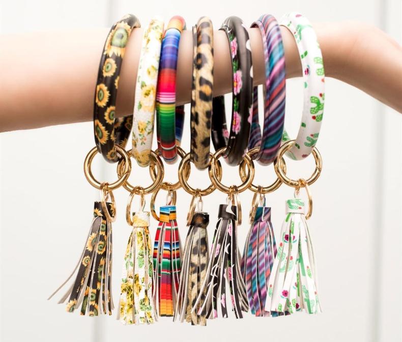 ดอกทานตะวันกระบองเพชร Monogram - Monogram Keychain Leather บทวิจารณ์และราคา