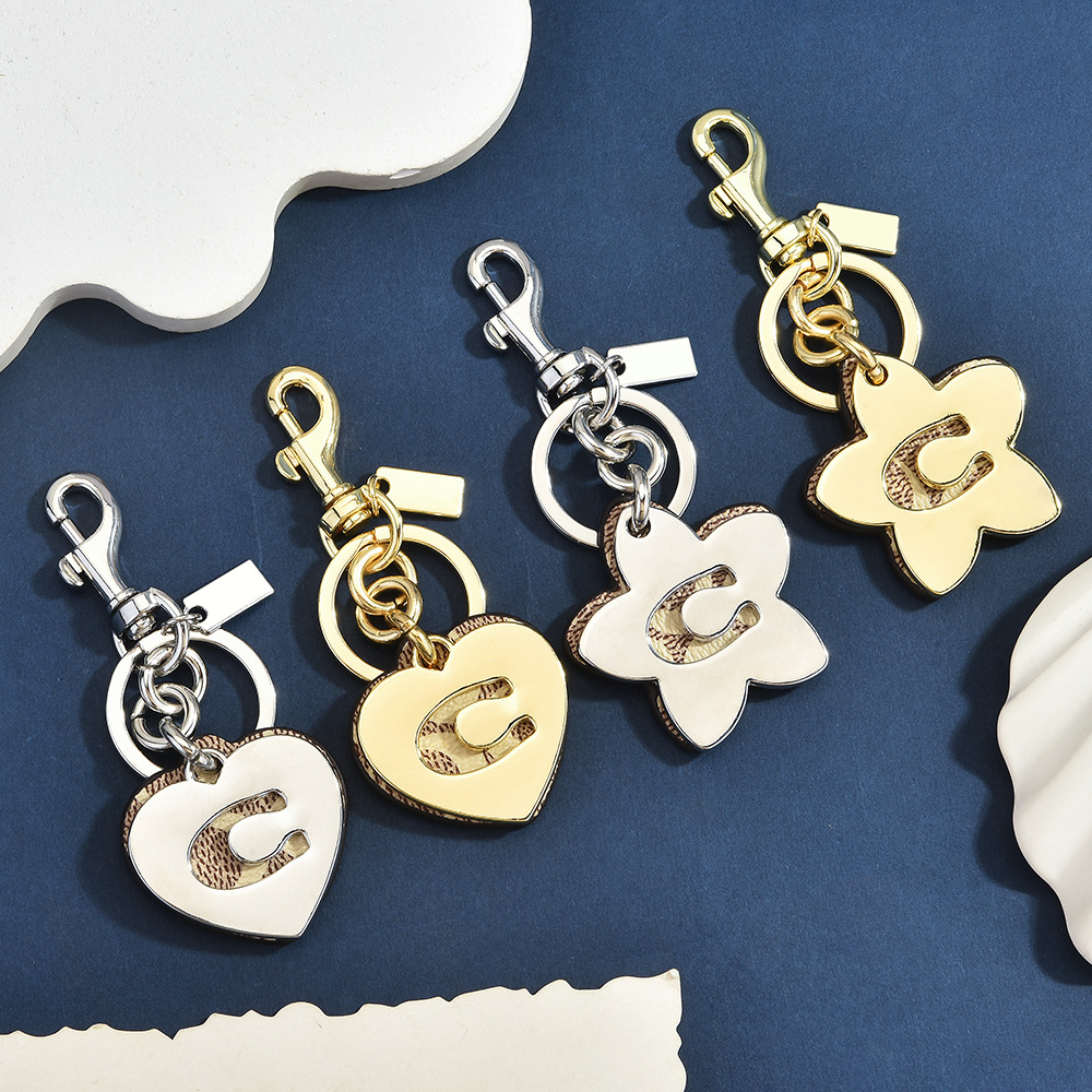 พวงกุญแจหนังลายดอกไม้รูปหัวใจพ - Monogram Keychain Leather บทวิจารณ์และราคา